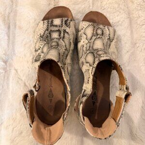 Cute and sexy snakeskin sandals